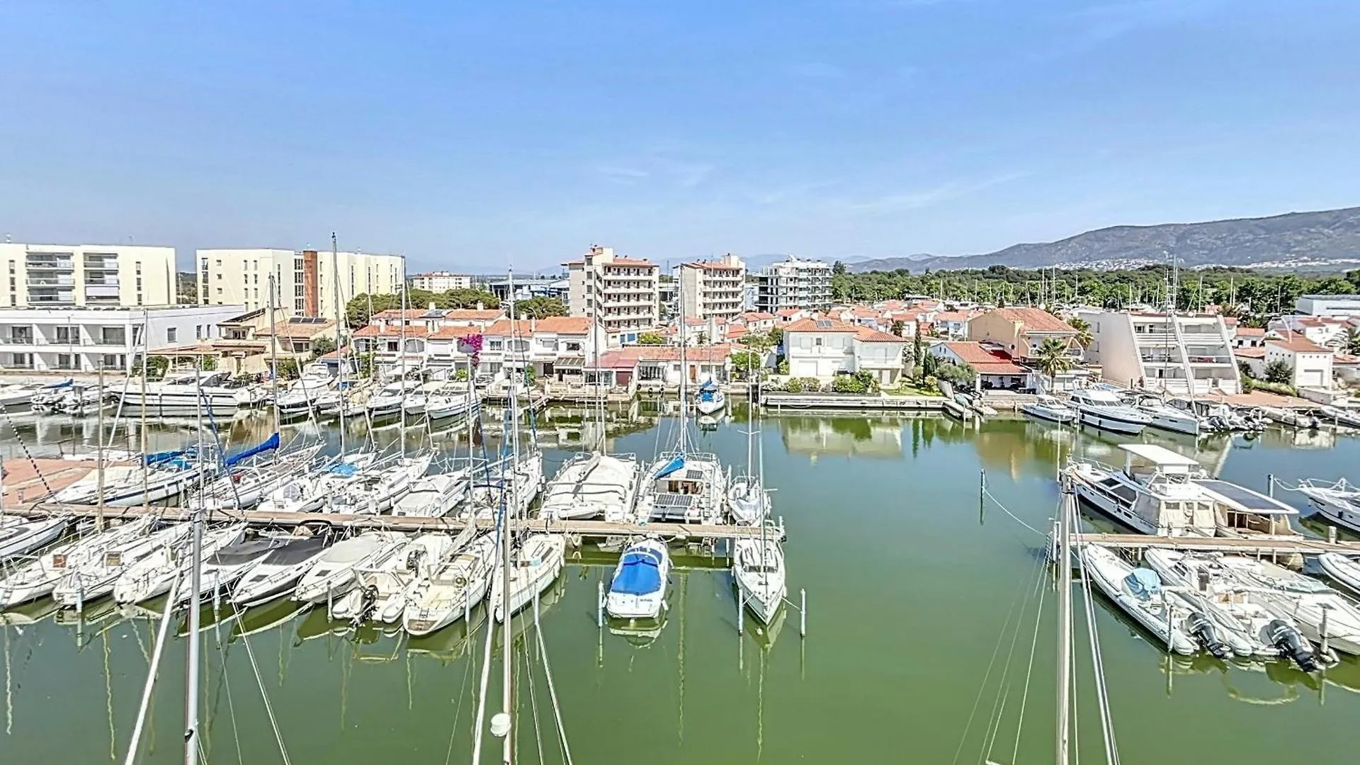 B Marina 410 Atico Un Dormitorio Vista Canal Ampuriabrava